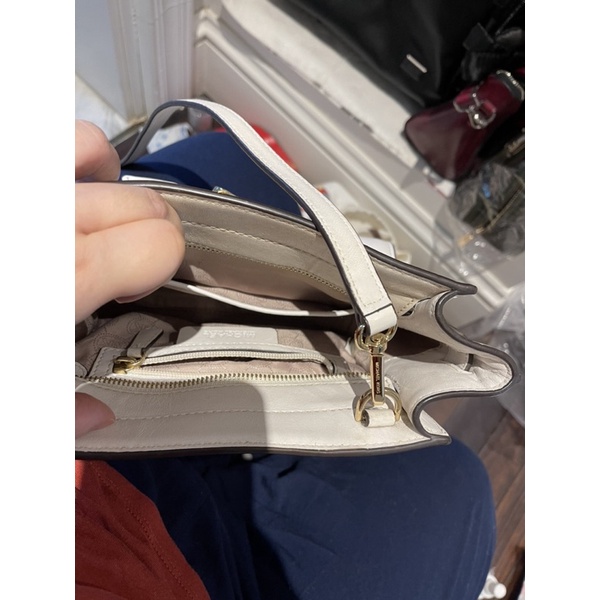 Thanh lý túi Michael Kors trắng