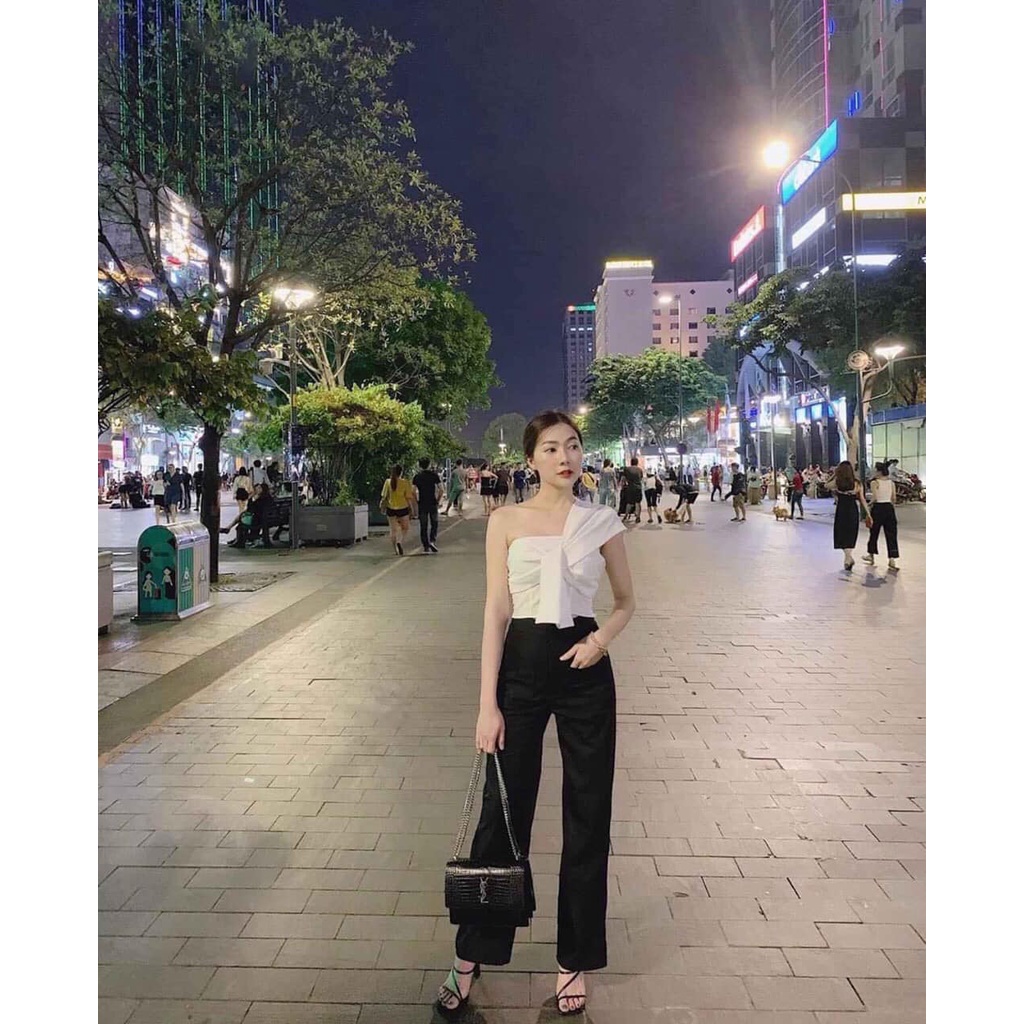 Áo croptop lệch vai, kiểu dáng độc lạ, chất liệu lụa pháp, phối gì cũng xinh