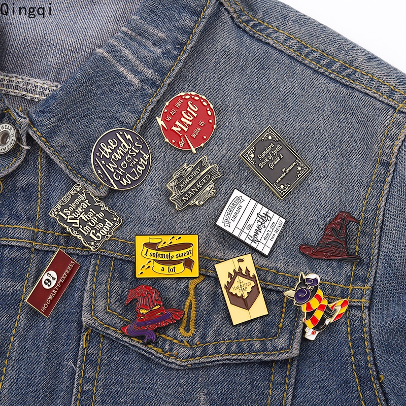 Huy hiệu cài áo Miss Zoe hình phù thủy thời trang