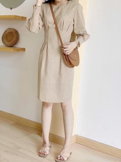 Đầm nude kẻ ô