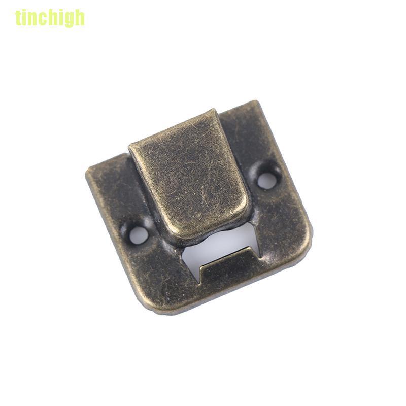 Khóa gắn hộp quà cao cấp phong cách hoài cổ