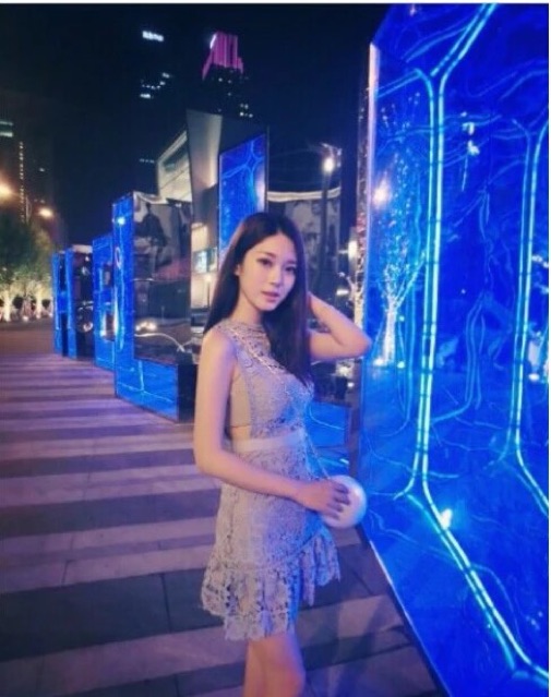 Váy ren mẫu Self Portrait combo 2 chiếc