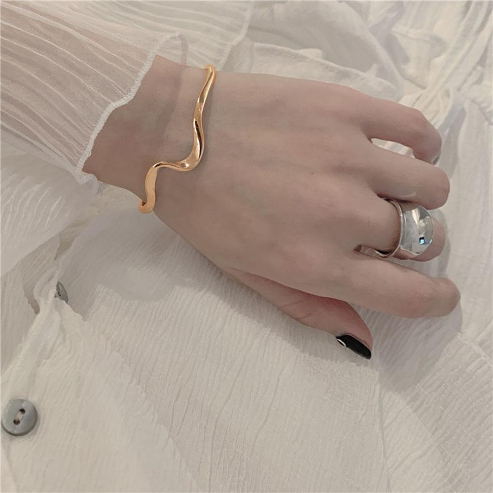 Vòng Tay Dạng Xoắn Họa Tiết Gợn Sóng Nước Thời Trang Cho Nữ