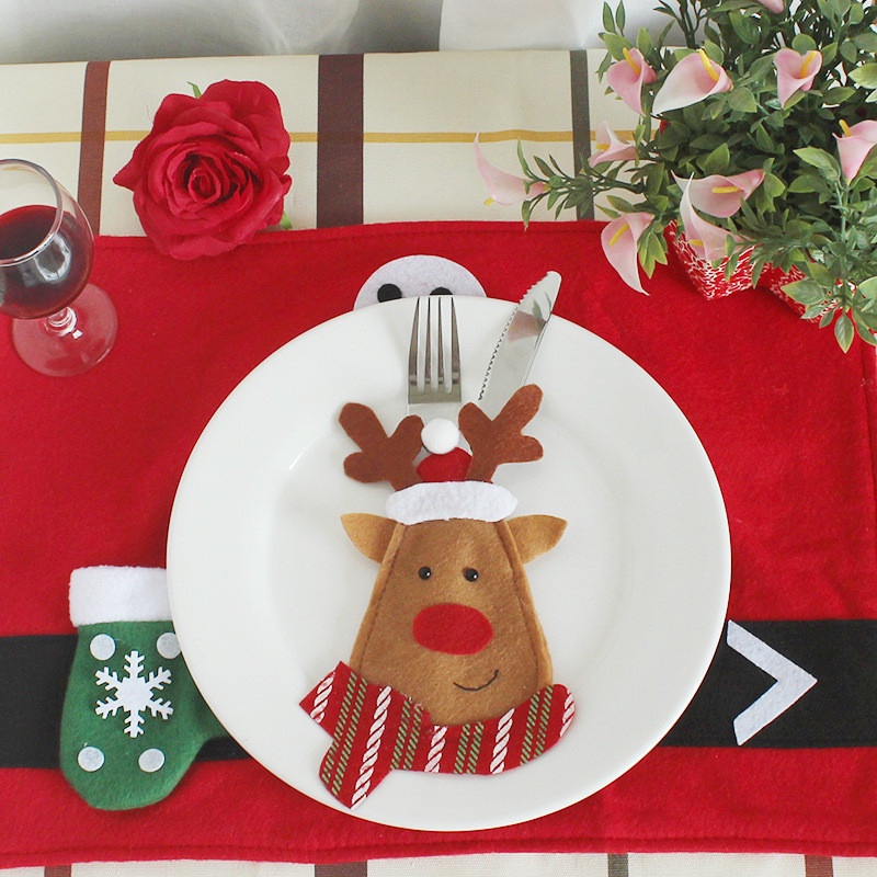 1 Giá Đỡ Nĩa &amp; Dao Bỏ Túi Hình Ông Già Noel Tuần Lộc Trang Trí Bàn Ăn