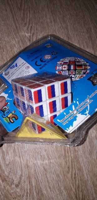 Rubik 3*3 hình quốc kỳ Bằng nhựa rất đẹp