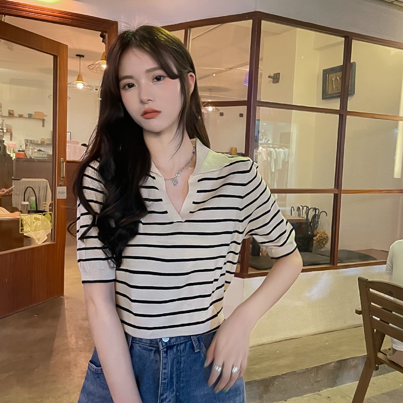 Áo polo tay ngắn cổ chữ V in họa tiết sọc ngang thời trang Hàn Quốc đáng yêu
