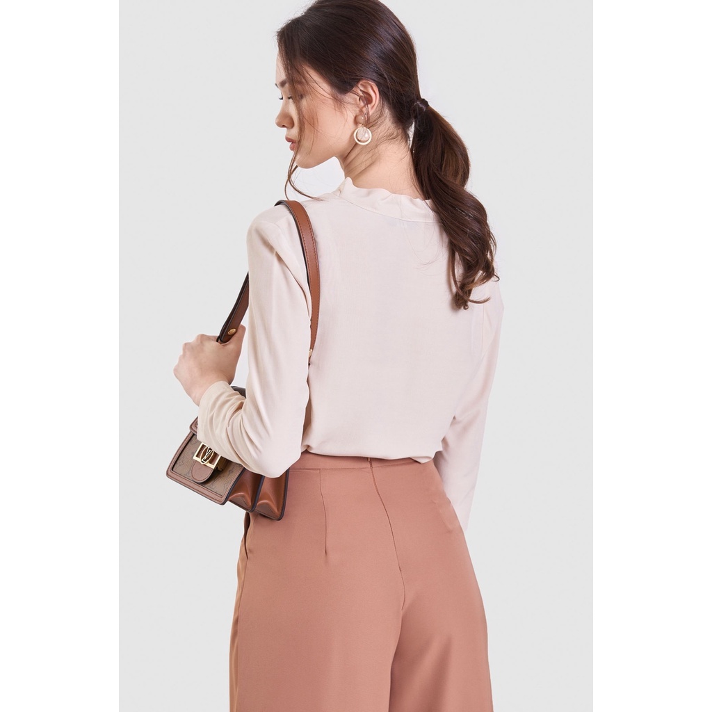 Áo sơ mi lụa nữ MARC FASHION cổ V nhấn ly cổ