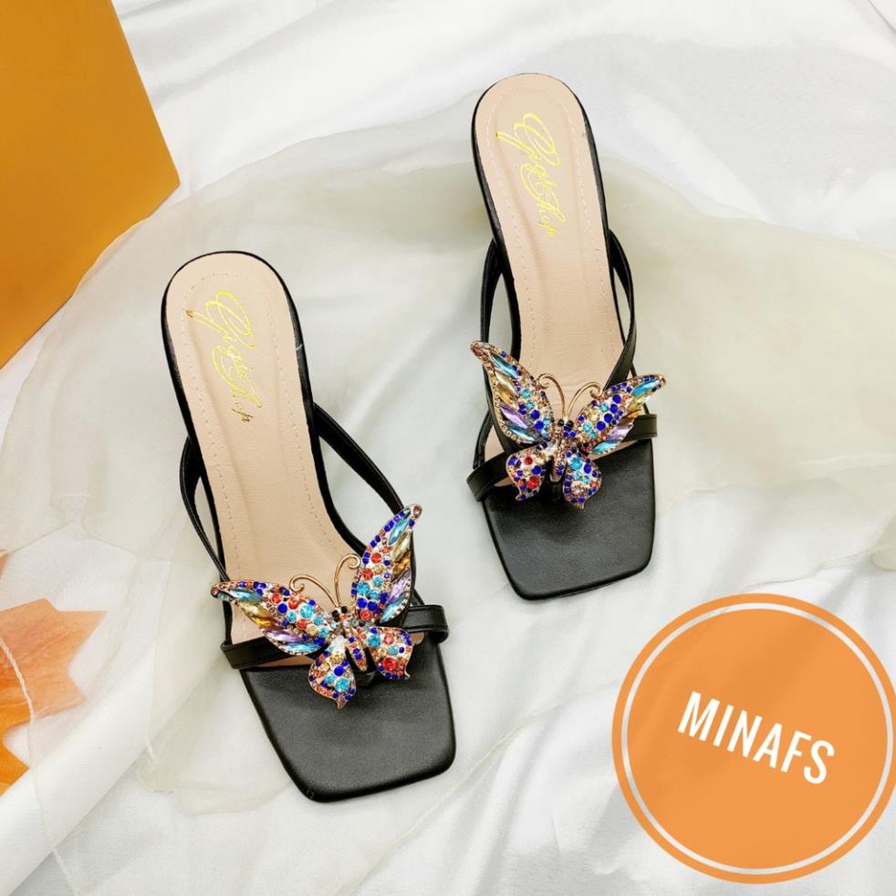 Dép Guốc Nữ Ba Dây Quai Mảnh Đính Đá Đẹp Cao Cấp Nơ Charm Con Bướm Kẹp Ngón Mũi Vuông Đế Vuông Gót 7cm Cao Cấp