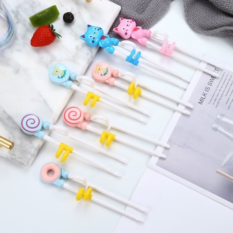 Đũa Tập Ăn Đũa Xỏ Ngón Dễ Thương Cho Bé Gắp Thức Ăn Dễ Dàng