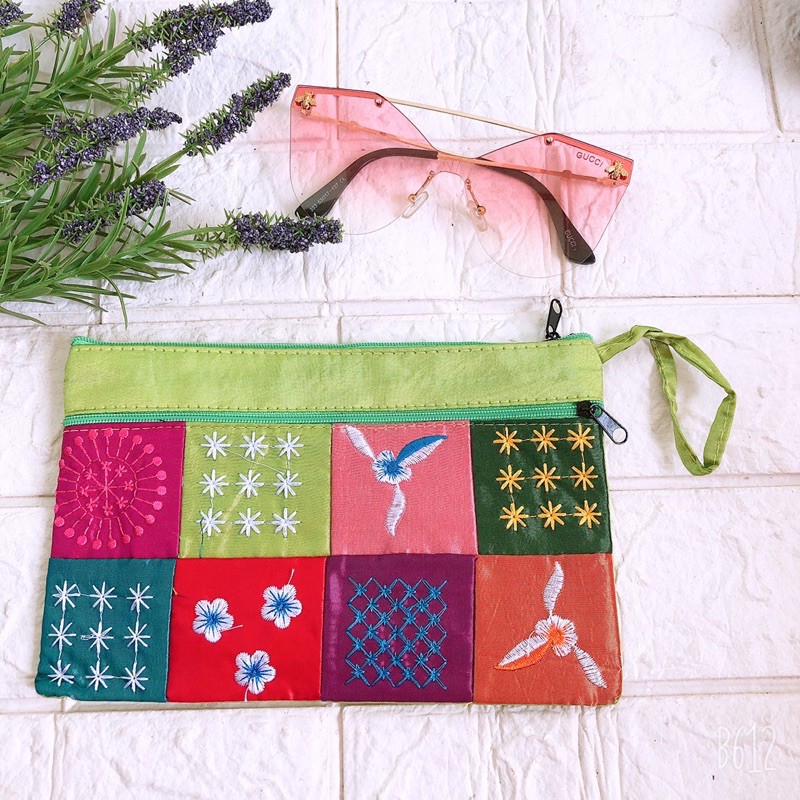 Ví lụa thêu ô vuông đựng mỹ phẩm