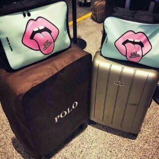 Túi du lịch môi hồng
