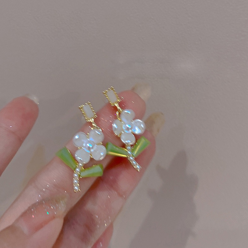 Bông Tai Hình Hoa Trắng/Lá Xanh Kiểu Hàn Quốc Xinh Xắn Cho Nữ