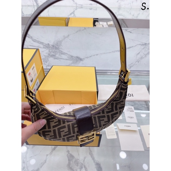 Túi xách Fendì kẹp nách sz 25 siêu xịn, form chuẩn