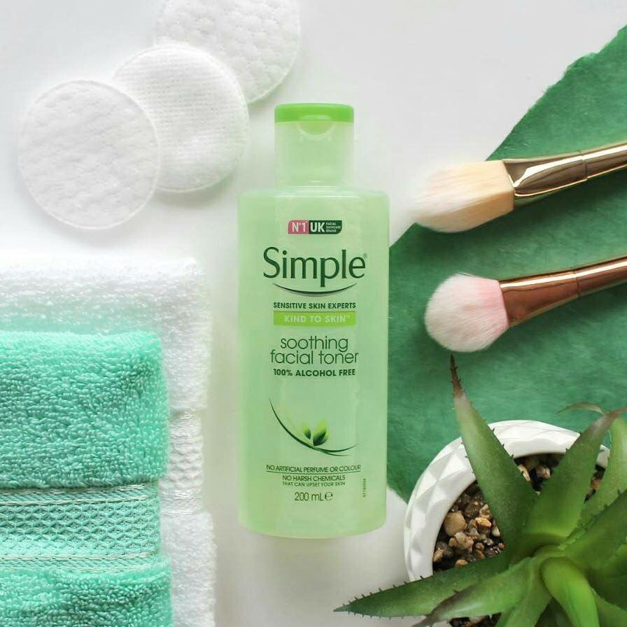 Nước hoa hồng Simple Kind to Skin Soothing Facial Toner