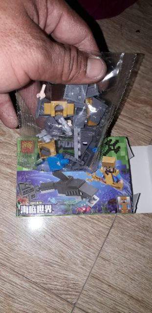 Lắp ráp 1 hộp LegoMinecraff_MyWord săn thủy quái 33242 có nhiều chi tiết bằng nhựa ABS rất đẹp
