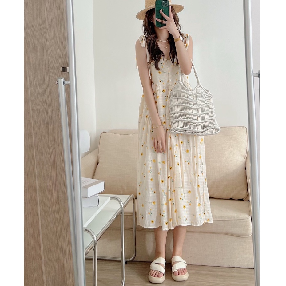 Đầm hai dây hoa nhí vàng buộc nơ vai cài cúc ngực thật phong cách Hàn Quốc siêu xinh