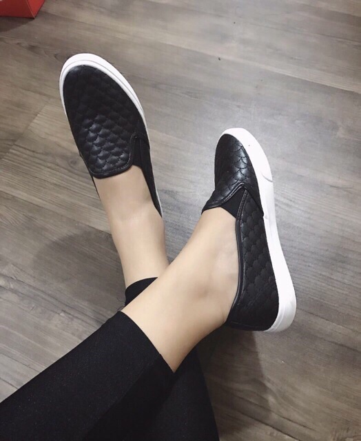 Giày slip on vảy cá
