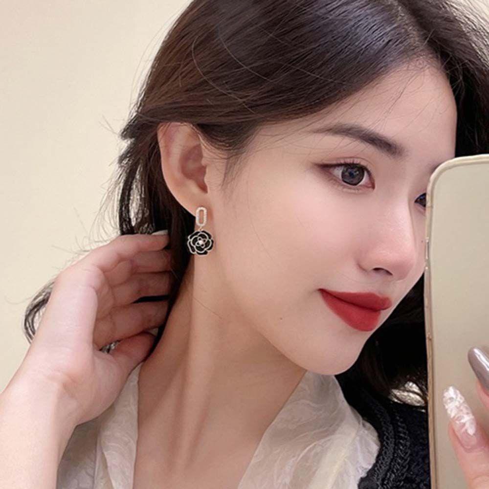 Bông Tai Hoa Trà Đen Trắng Sang Trọng|Phụ Kiện Điện Tử S9255 S925|Kim Khâu Kiểu Hàn Quốc Thiết Kế Dễ Thương