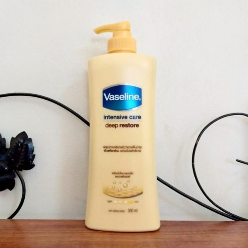 Sữa dưỡng thể trắng da cấp ẩm Vaseline Intensive Care Deep Restore Thái Lan 350ml