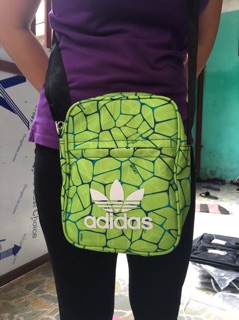 Túi đeo chéo adidas 