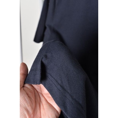 Áo thun tay ngắn cổ tròn xẻ chữ V D.U