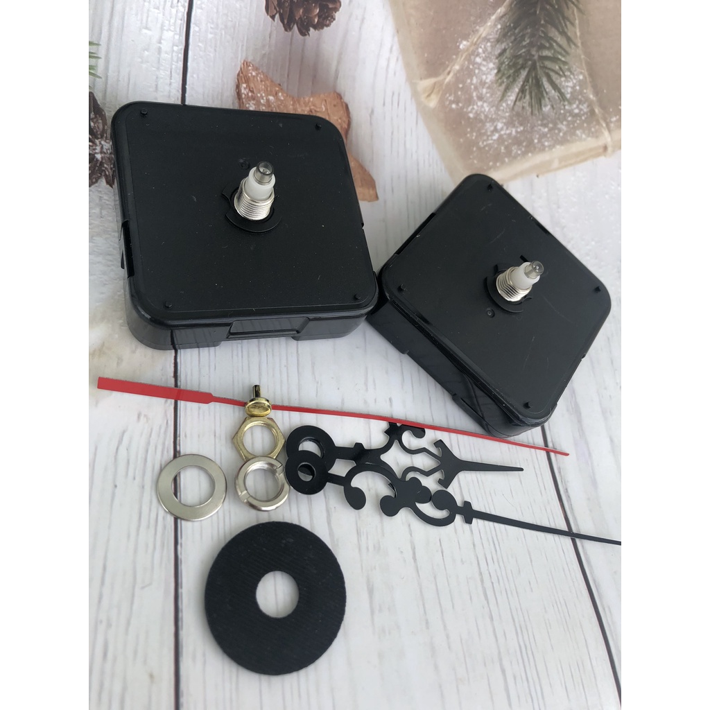 Máy treo tường HQ loại tốt có kèm bộ kim đồng hồ