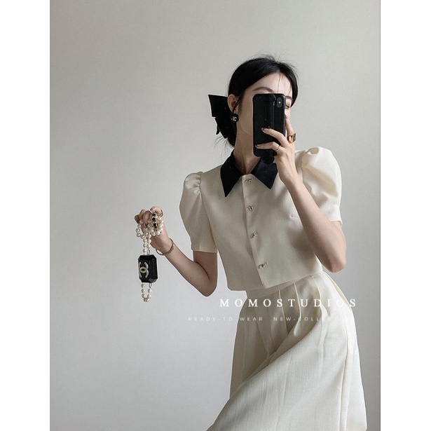Set áo crop kem cổ sơ mi đen nhọn tay phồng + Chân váy midi kem tiểu thư sang trọng vintage phong cách Pháp