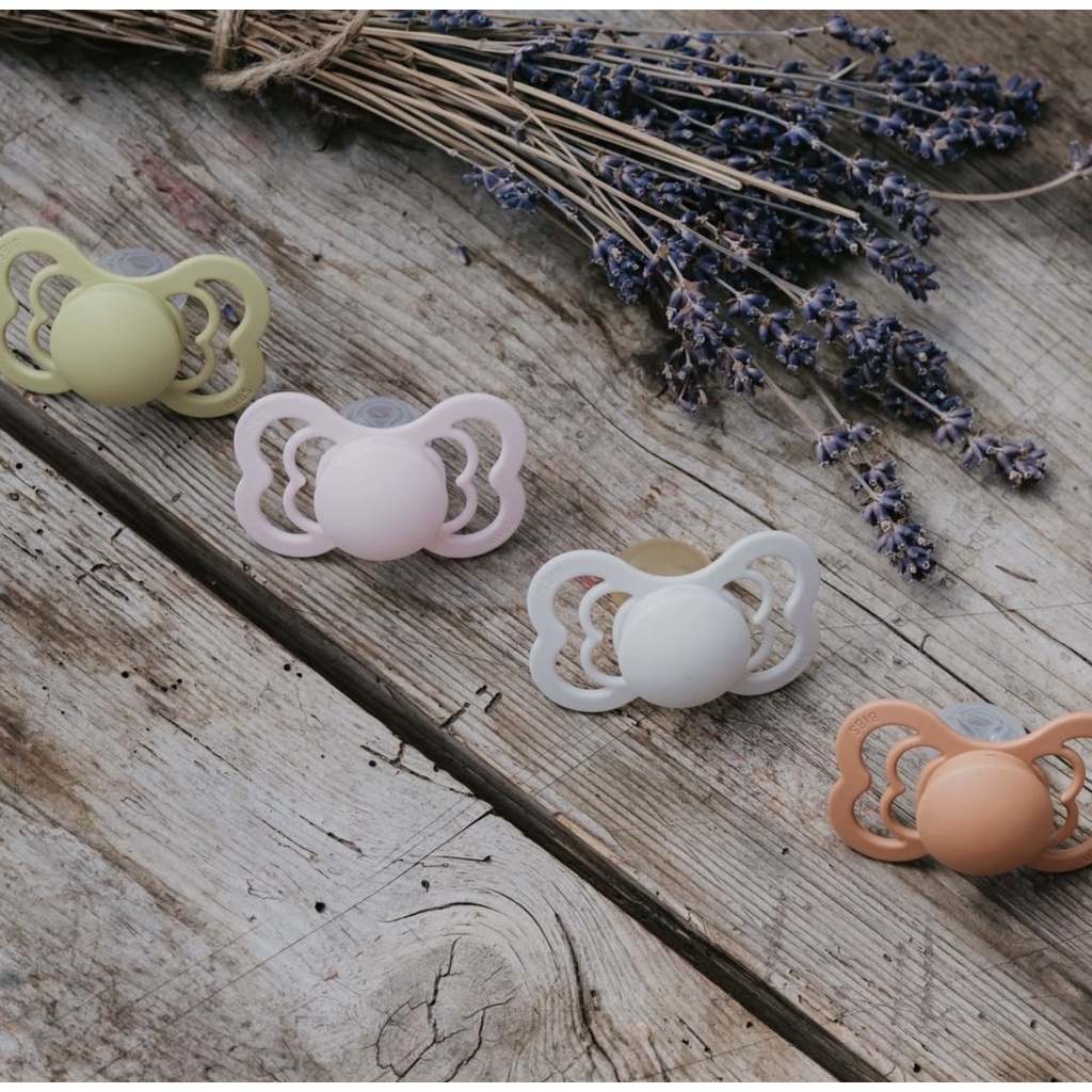 Ty giả Bibs Coture núm Cao Su dẹt vát Supreme núm dẹt Sản Xuất Tại Đan Mạch