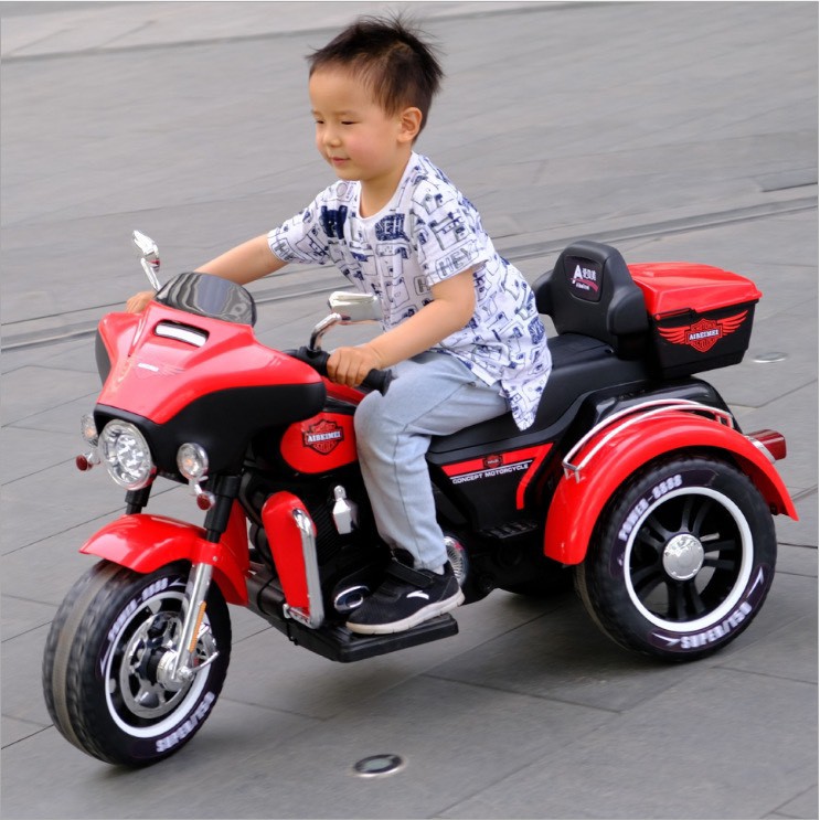 Xe máy điện moto 3 bánh ABM 5288 dáng thể thao cảnh sát cho bé đạp ga (Đỏ-Trắng-Xanh-Đen)