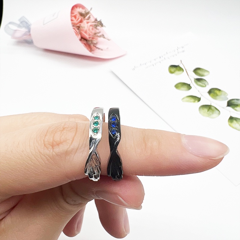 Nhẫn Kim Loại Hóa Trang Nhân Vật Trong Phim Attack on Titan