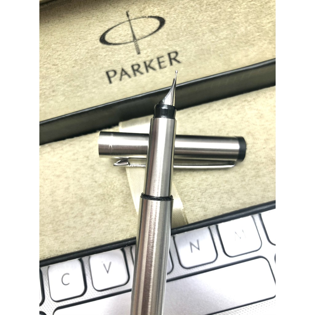Bút ký cao cấp, Bút mực Parker Vector Đen - Kim Loại đi kèm converter piston, bút sử dụng được ống mực tiện lợi