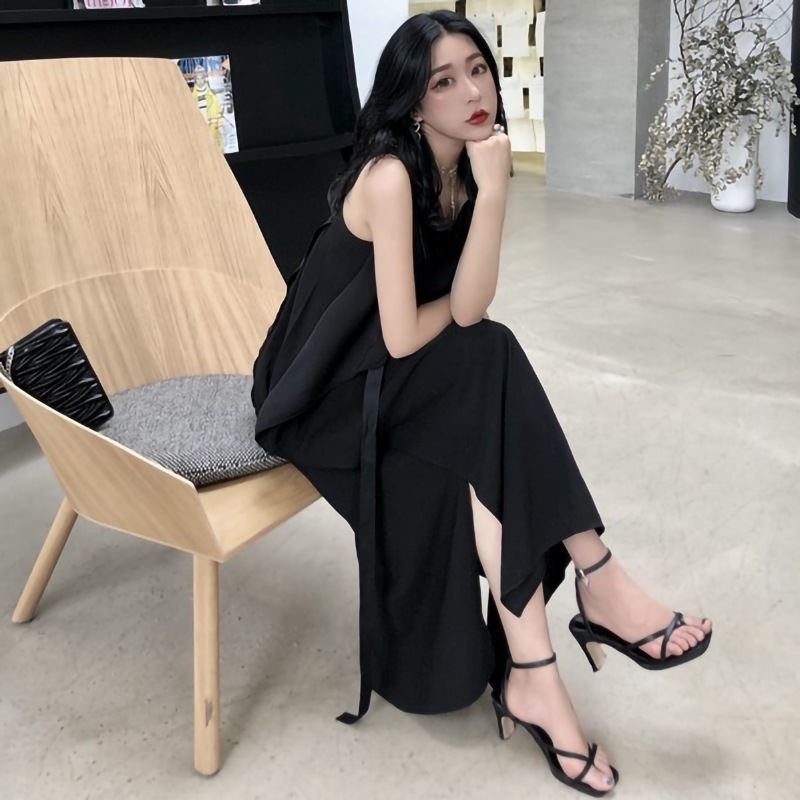 Đầm đen hai dây phong cách Hong Kong ngọt ngào thời trang