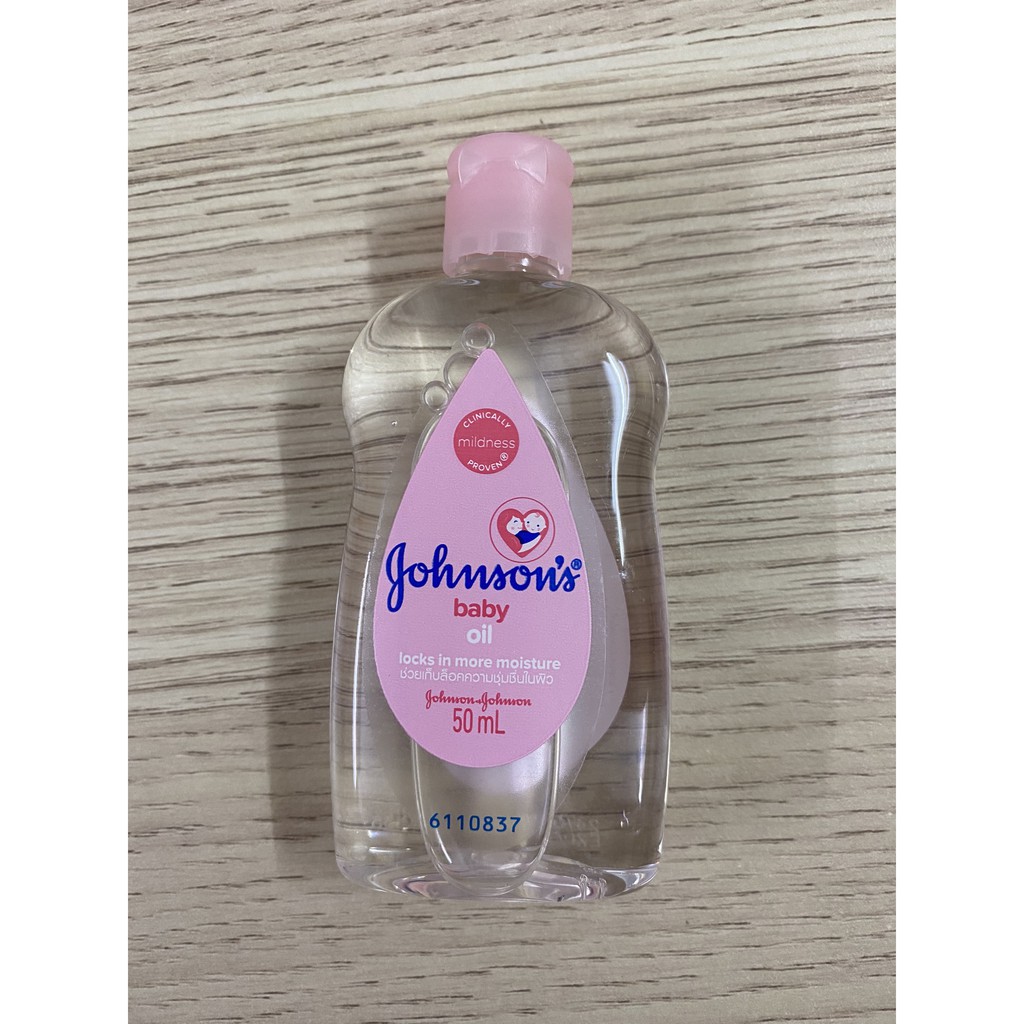 Dầu masage và dưỡng ẩm Johnson Baby Oil 50ml và 200ml