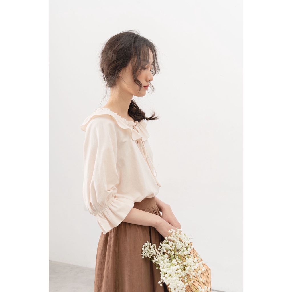 Áo sơ mi cổ nhún nơ buộc be và Chân váy đũi vintage nâu MADELEN