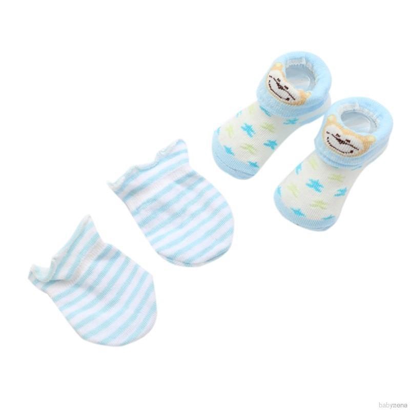 Bộ gồm đôi tất và đôi găng tay cotton xinh xắn cho bé