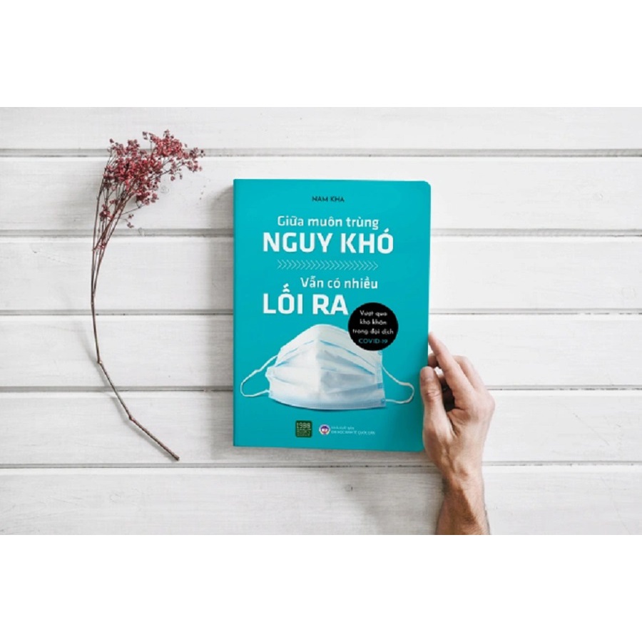 Sách - Giữa Muôn Trùng Nguy Khó Vẫn Có Nhiều Lối Ra (Vượt Qua Khó Khăn Trong Đại Dịch COVID-19)
