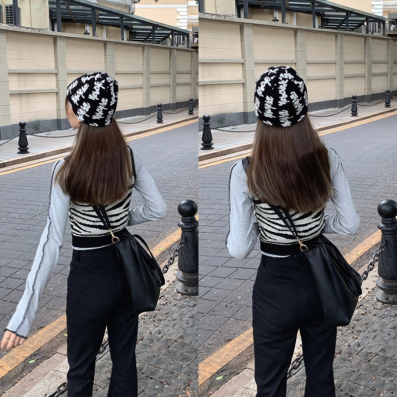 Quần jean lưng cao ống loe form ôm theo phong cách retro dễ phối đồ