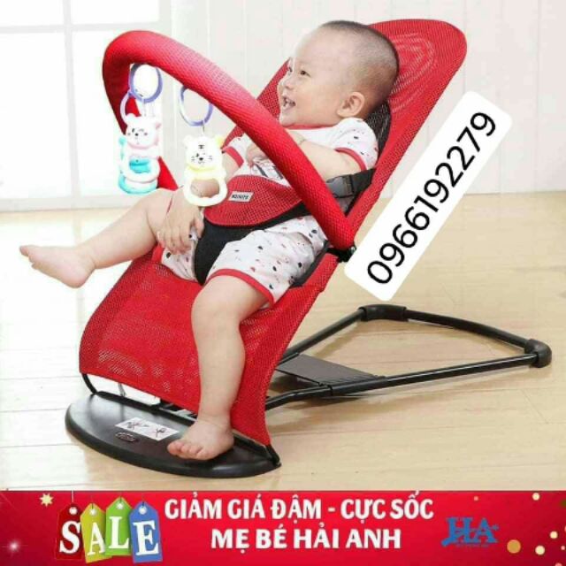 Ghế rung có đồ chơi cho bé