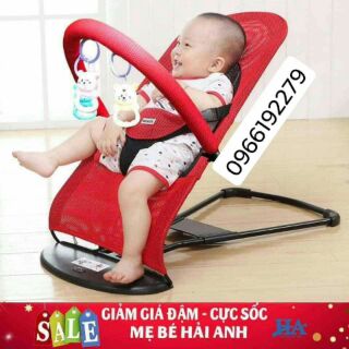 Ghế rung có đồ chơi cho bé