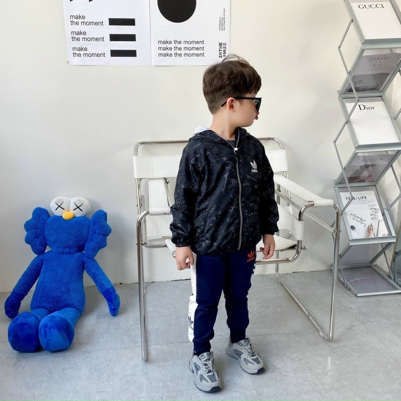 Áo khoác gió adi.das cho bé trai hình khủng long size từ 12-35 cân