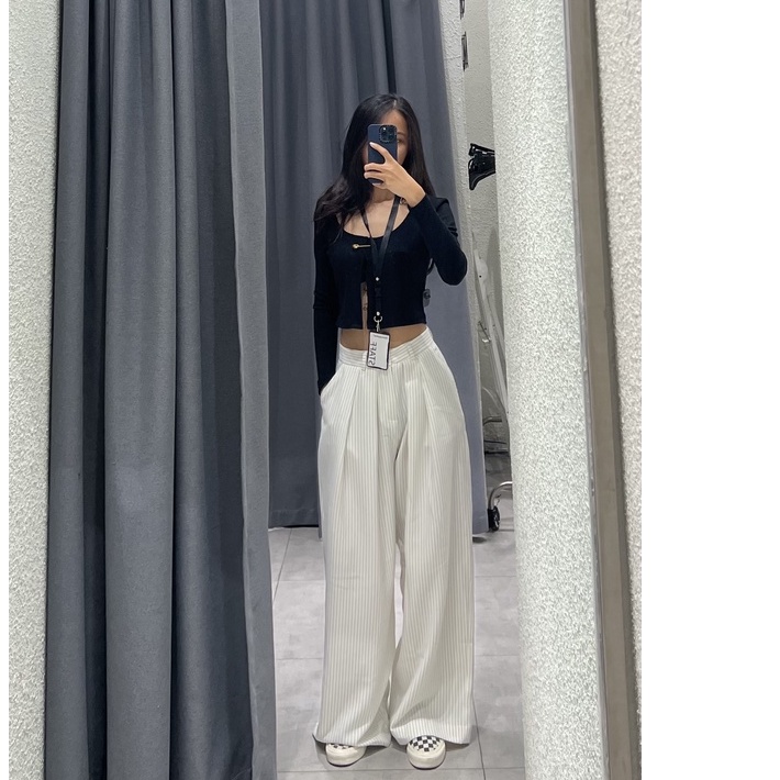 Áo croptop tay dài kèm pin gài áo, là min - BLACK KNIT TOP WITH PIN