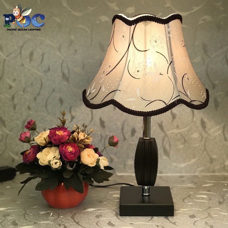 Đèn ngủ để bàn thân gỗ POC MB-8034 Đèn bàn chao vải kiểu dáng hiện đại