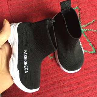 Combo 3 đôi giày boot chun cho khách
