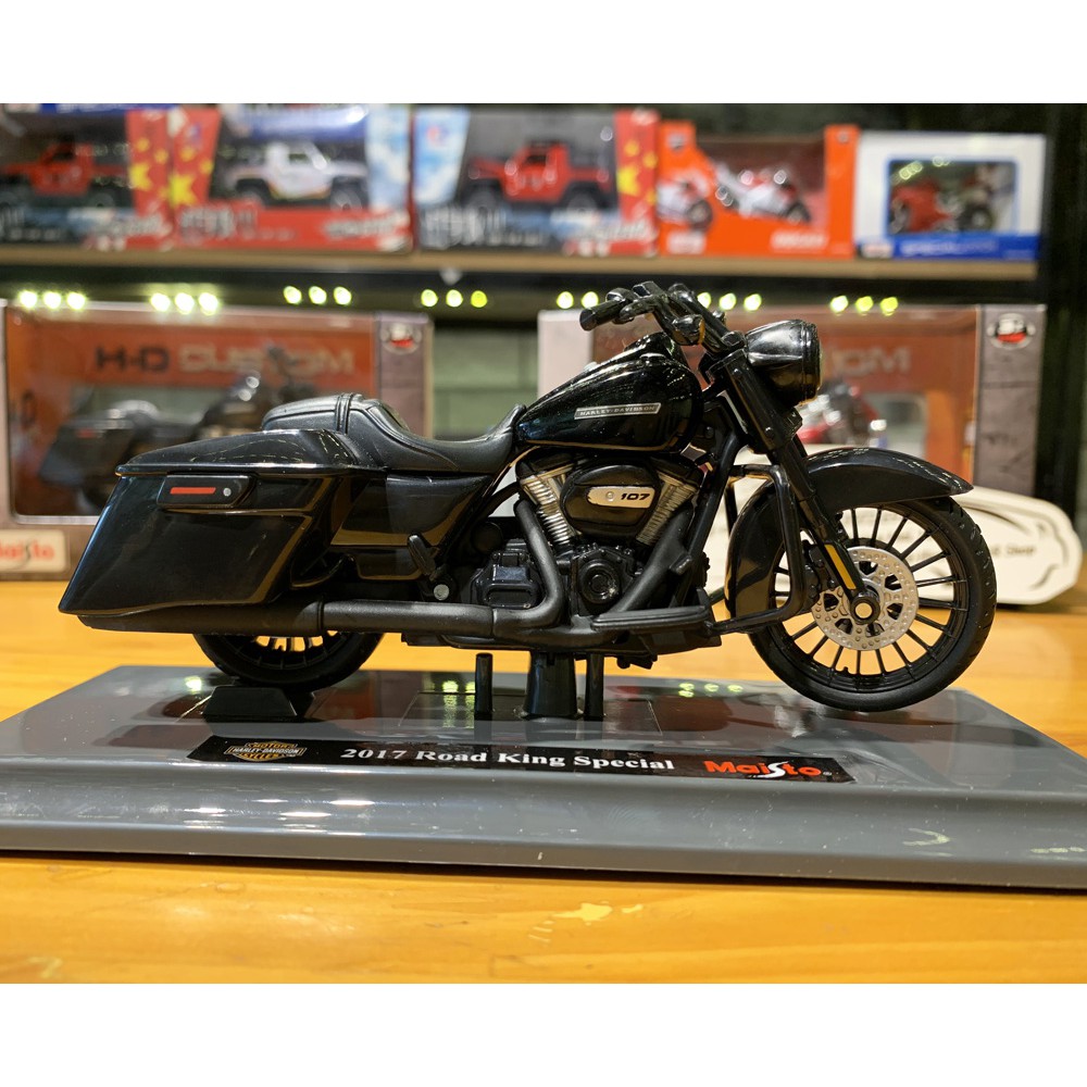 Mô hình xe HARLEY ROAD KING 2017 tỉ lệ 1:18 hãng Maisto