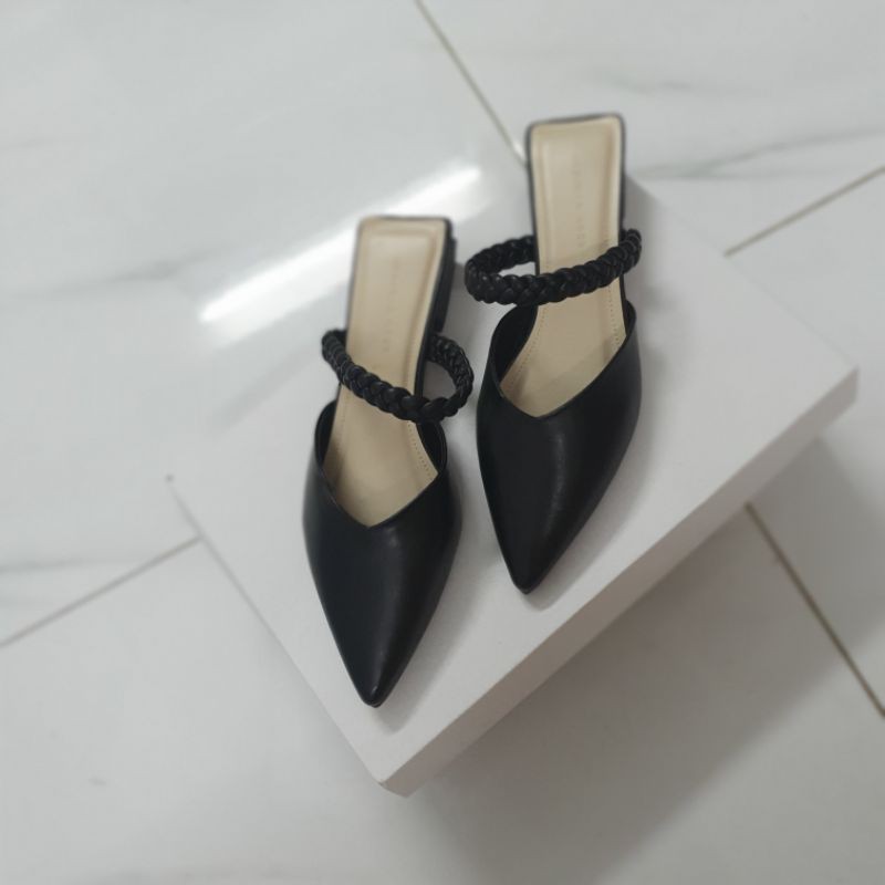 Dép búp bê sục.