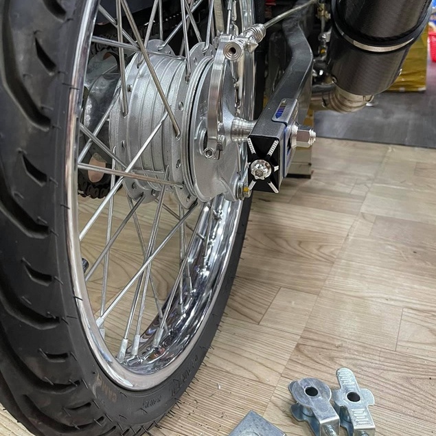 Nắp Đậy Tăng Sên Âm CNC 2 Màu Trắng Đen Lắp Cho Ex150 Winv1 Sonic Satria Như Zin