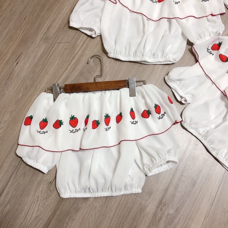 áo bẹt vai bánh bèo trái dâu siêu xinh