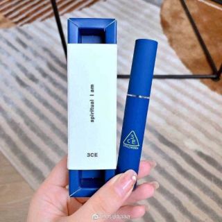 Son 3ce màu xanh mẫu mới nhất 2020 - classic blue hot trend 2020