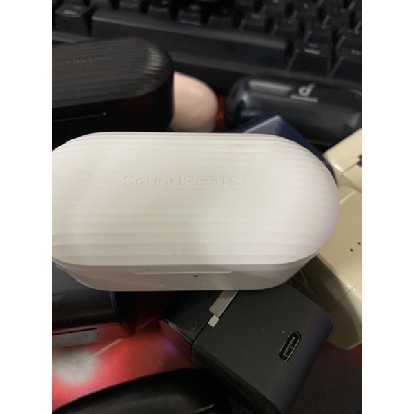 Hộp sạc soundpeats TrueFree+