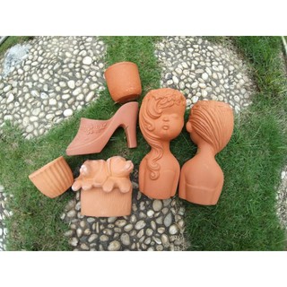 Chậu đất nung bé gái đỏ 10×10×20